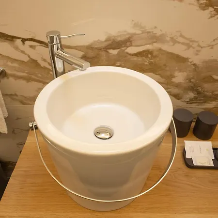 Bed & Breakfast La Madernassa Resort - Casalora Dimora Storica Di Charme 4*