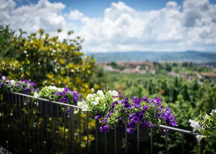 Bed & Breakfast La Madernassa Resort - Casalora Dimora Storica Di Charme Guarene