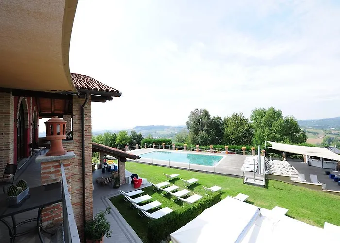 Bed & Breakfast La Madernassa Resort - Casalora Dimora Storica Di Charme Guarene