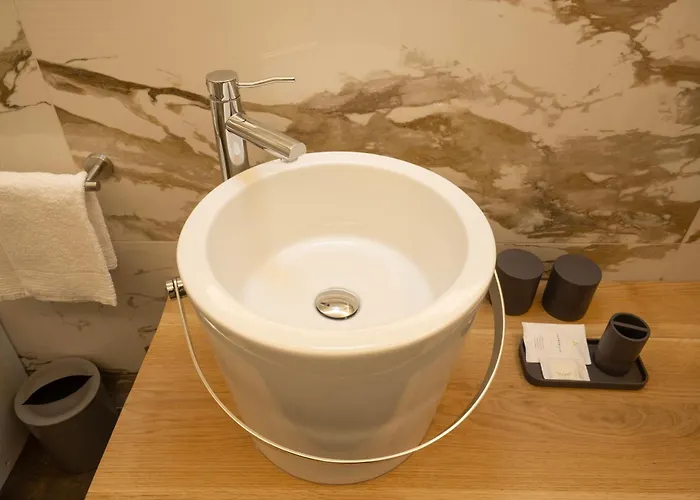 Bed & Breakfast La Madernassa Resort - Casalora Dimora Storica Di Charme 4*